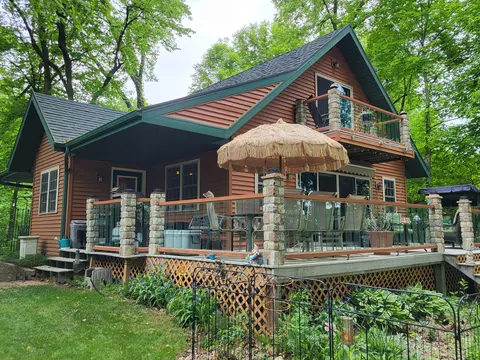 1614 N Sugar Is, Summit, WI 53066