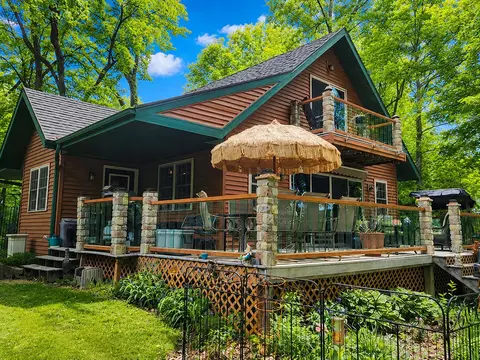 1614 Sugar Is, Summit, WI 53066