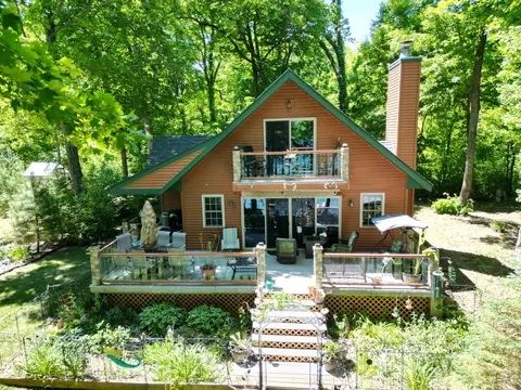 1614 Sugar Is, Summit, WI 53066