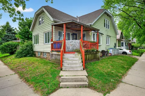 2735 W Harrison, Milwaukee, WI 53215