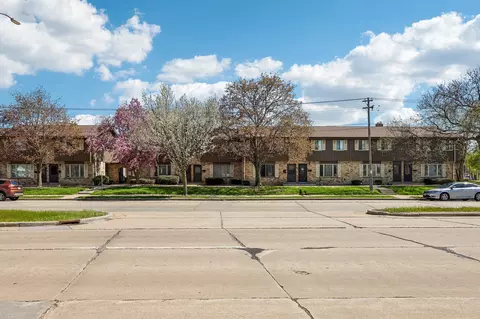 9907 W Beloit, Milwaukee, WI 53227