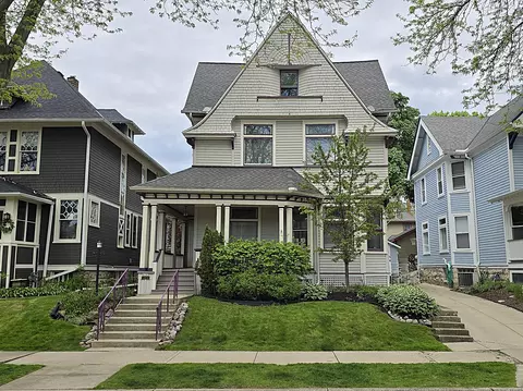 2745 N N Smt, Milwaukee, WI 53211