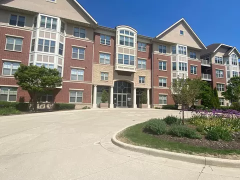 4110 S S Lk #244, Saint Francis, WI 53235