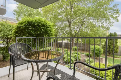 13335 Watertown Plank #109, Elm Grove, WI 53122