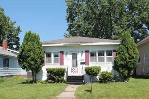 2322 Wood, La Crosse, WI 54603