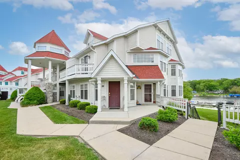 2126 Landings, Delavan, WI 53115