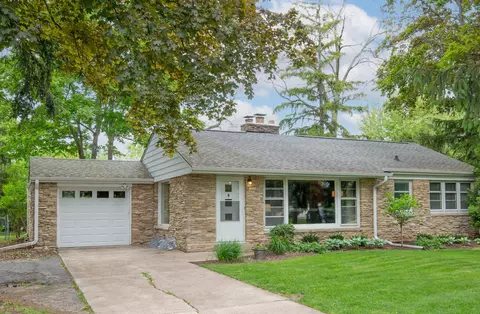 215 Leanore, Brookfield, WI 53005