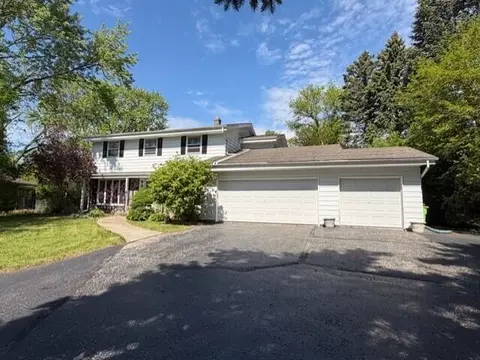 42 Robin Hl, Mount Pleasant, WI 53406