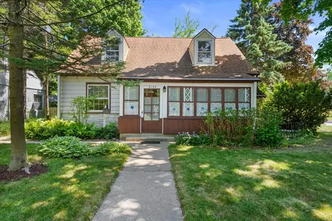 8125 W Dixon, Milwaukee, WI 53214