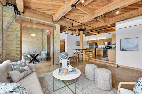 904 E Pearson #401, Milwaukee, WI 53202