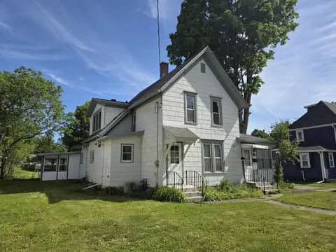 1213 Dodge, Lake Geneva, WI 53147