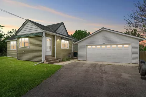 2028 W Oakwood, Oak Creek, WI 53154