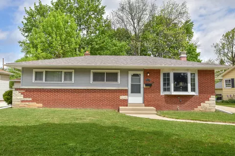 10136 W Manitoba, West Allis, WI 53227