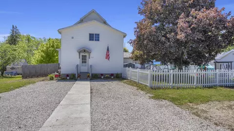 717 W 3rd, Waldo, WI 53093