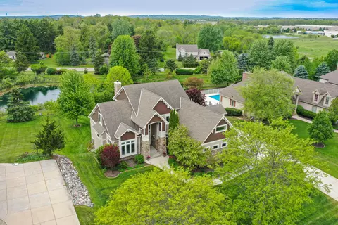 w218n5455 Taylors Woods, Menomonee Falls, WI 53051
