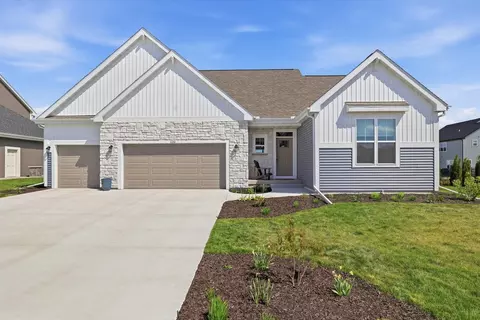 1242 Green Tree, Oconomowoc, WI 53066