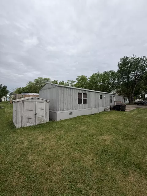 755 N Tratt #143, Whitewater, WI 53190