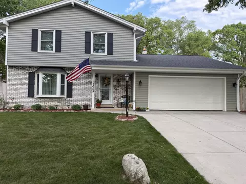 1009 Canterbury, Waukesha, WI 53188