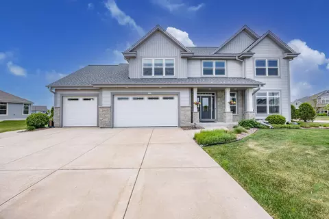 1480 Prairie Crk, Oconomowoc, WI 53066
