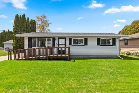 1610 Holly, Manitowoc, WI 54220