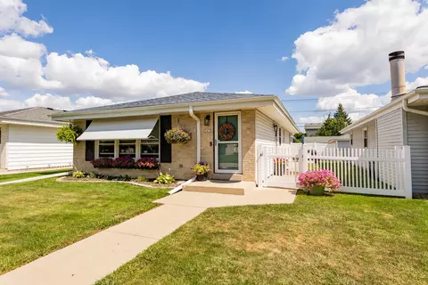 2432 S 109th, West Allis, WI 53227