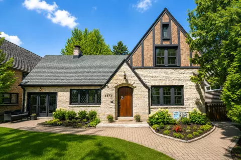 5573 N Hollywood, Whitefish Bay, WI 53217