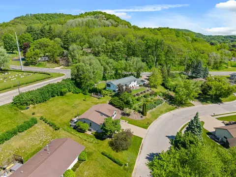 View/Area - 712 Juniper, La Crescent, MN 55947 photo 2 of 4