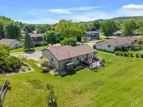 View/Area - 712 Juniper, La Crescent, MN 55947 photo 3 of 4