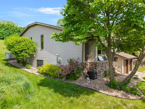 Exterior - 712 Juniper, La Crescent, MN 55947 photo 6 of 9
