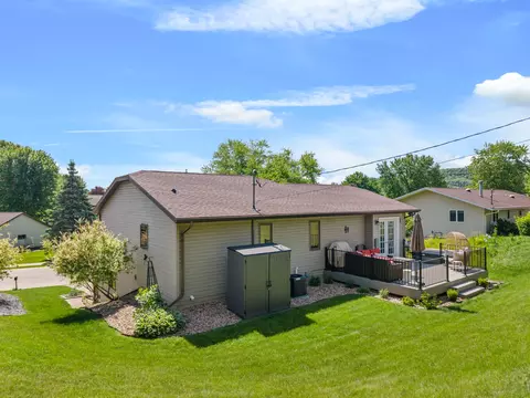 Exterior - 712 Juniper, La Crescent, MN 55947 photo 7 of 9