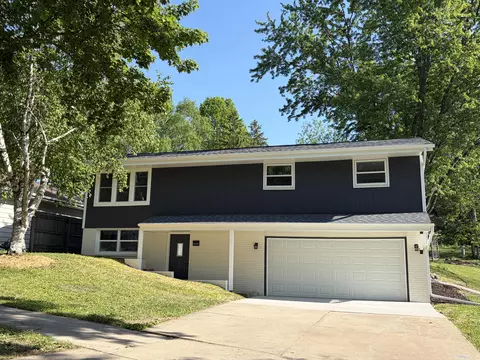 1717 Sunset Rdg, West Bend, WI 53090