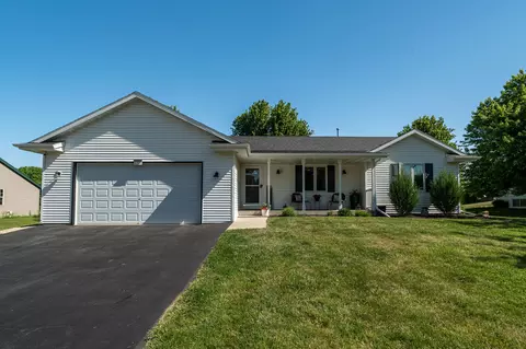 1342 Valley Vw, Hartford, WI 53027