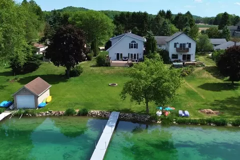 6058 Shady, Hartford, WI 53027