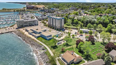 415 N N Lk #203, Port Washington, WI 53074