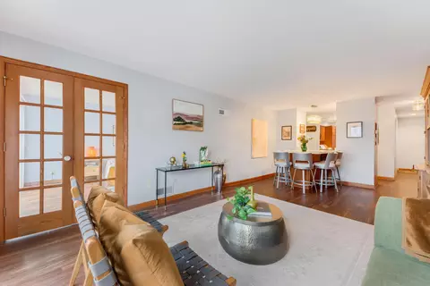 2525 S S Shr #1D, Milwaukee, WI 53207