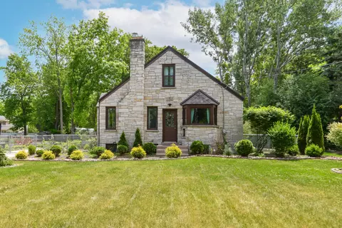 11941 W Howard, Greenfield, WI 53228