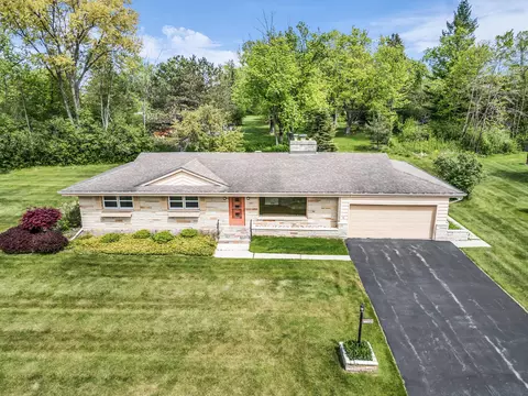 11240 N N Vly, Mequon, WI 53092