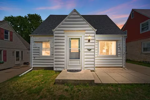 2144 S 98th, West Allis, WI 53227