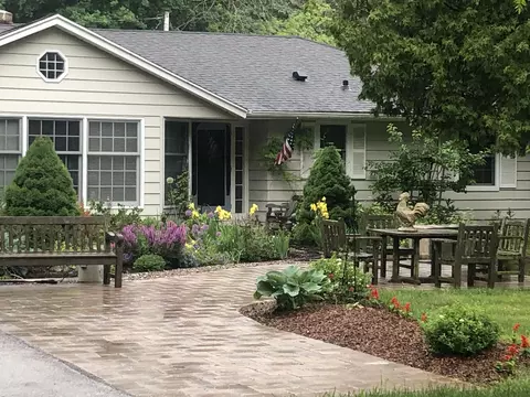 9385 N N Lk, Bayside, WI 53217