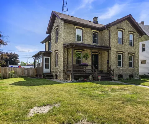 209 College, Watertown, WI 53094