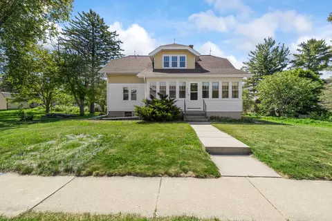 206 Oak, Slinger, WI 53086