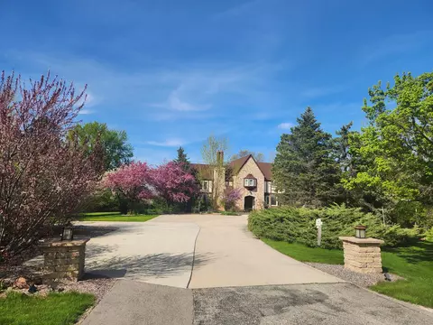 17800 Burlington, Paris, WI 53182