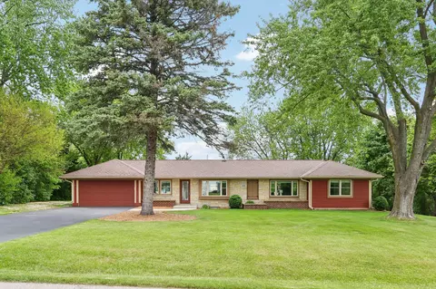 1010 Rolling Grn, Waukesha, WI 53186