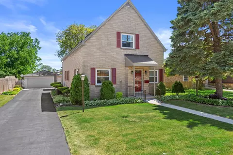 429 E Armour, Milwaukee, WI 53207