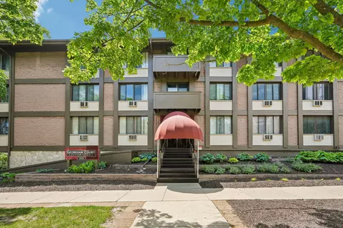 2025 E Greenwich #106, Milwaukee, WI 53211