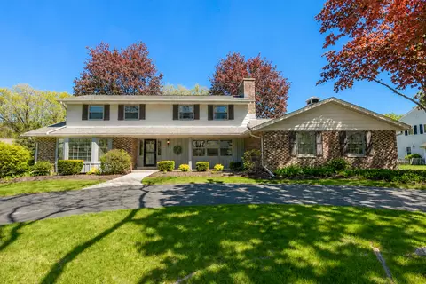 18120 Le Chateau, Brookfield, WI 53045