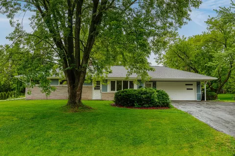 n78w16300 Carl Ross, Menomonee Falls, WI 53051