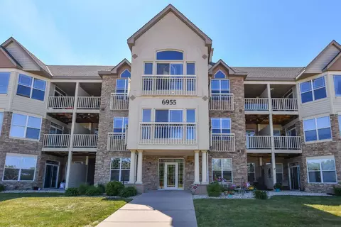 6955 S Riverwood #211, Franklin, WI 53132