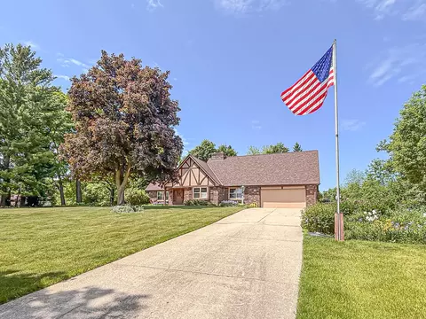 w274n4237 Clara, Pewaukee, WI 53072