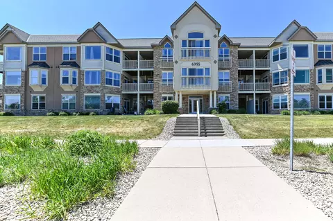 6995 S Riverwood #S-202, Franklin, WI 53132